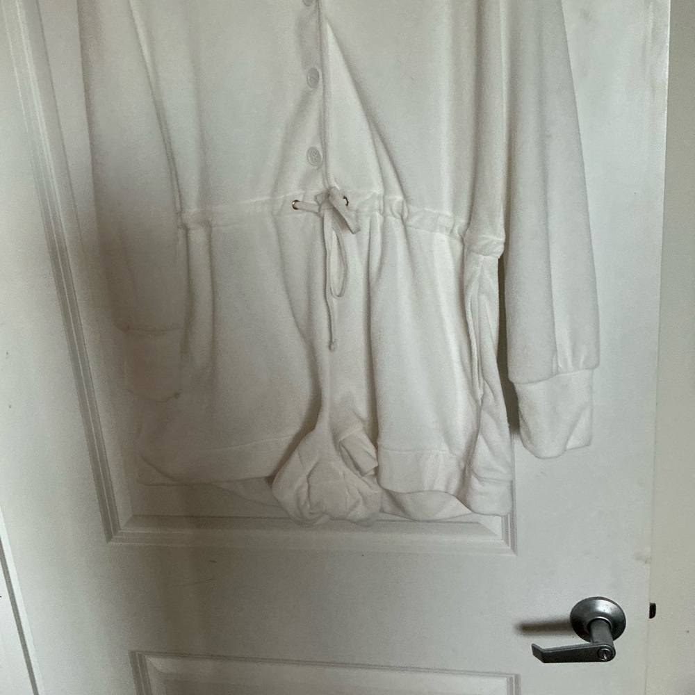 WeWoreWhat Cream jumper with Classic Lapel Design - Picture 4 of 6